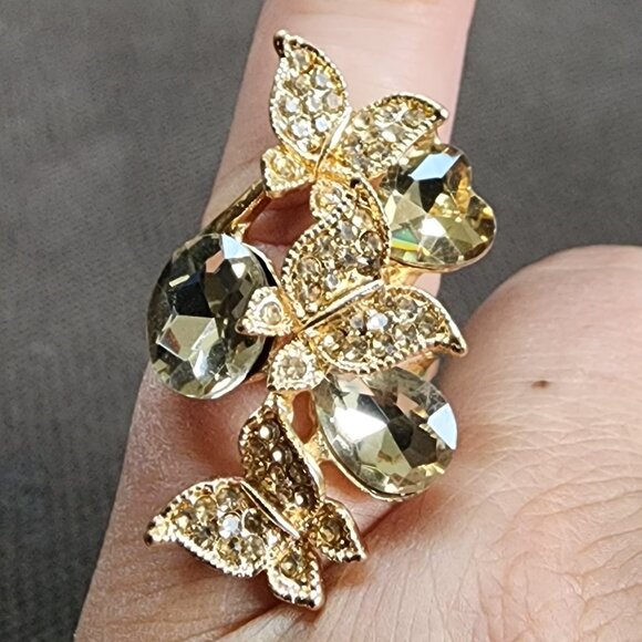 NWT Amazon Gold Toned Jeweled Butterfly Fashion Ring Size 4 - Picture 3 of 16